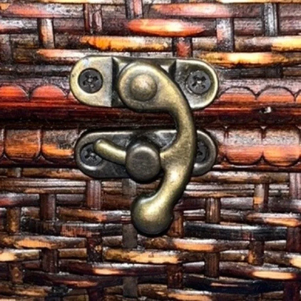 Mini Wooden Basket Weave Latch Hinged Trunk. - Picture 4 of 5